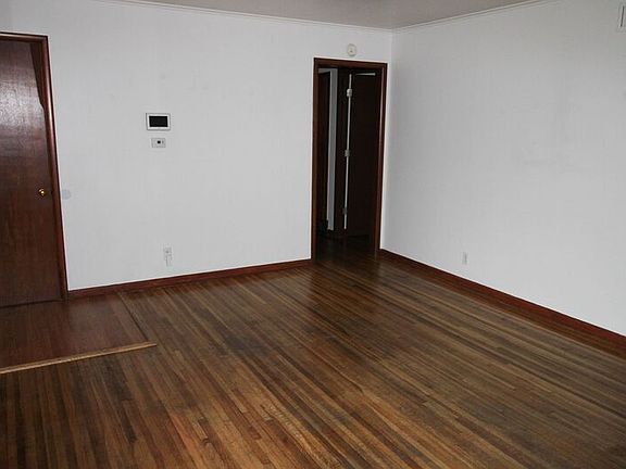 3rd image of 438 S 74th Ave E