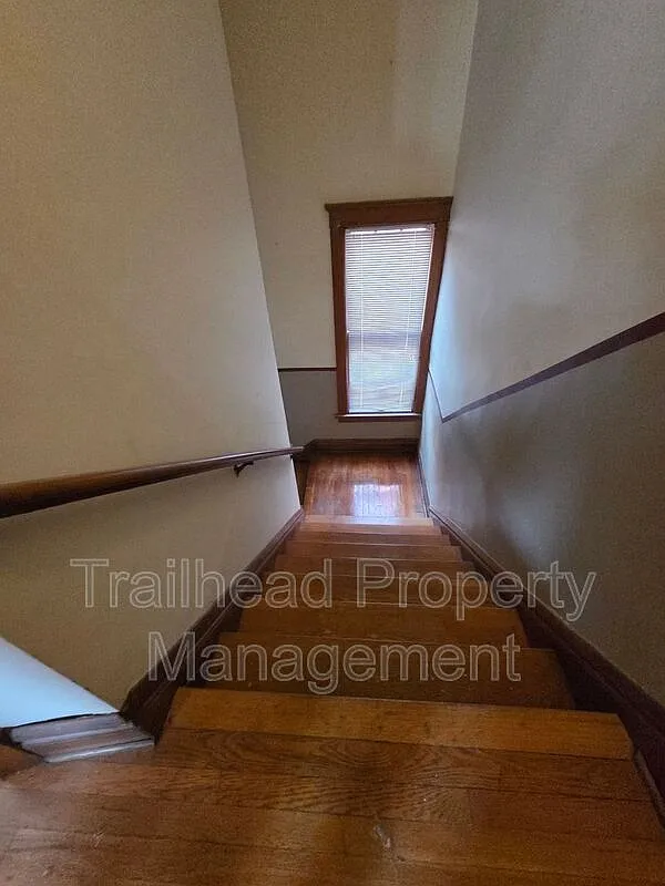 3 bed, 1.0 bath, 900 sqft, $1,250 — Photo 4