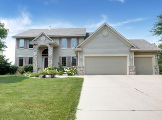 1821 Windsor Dr S, Shakopee, MN 55379