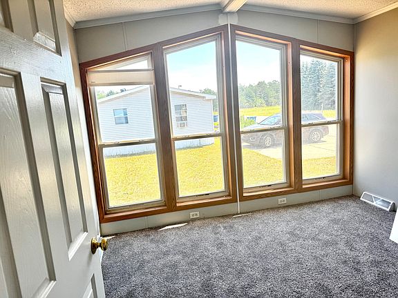 5th image of 20748 Grandville Rd