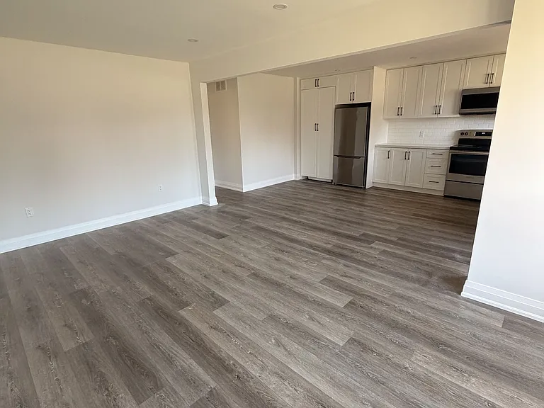 653 Athol St E #MAIN — Photo 15