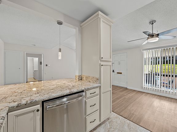 5th image of 19156 Avenue Of The Oaks Unit B