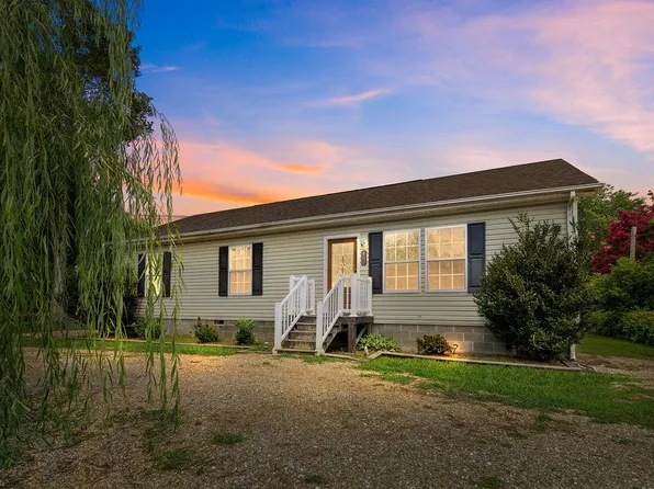 402 E Main St, Wakefield, VA 23888