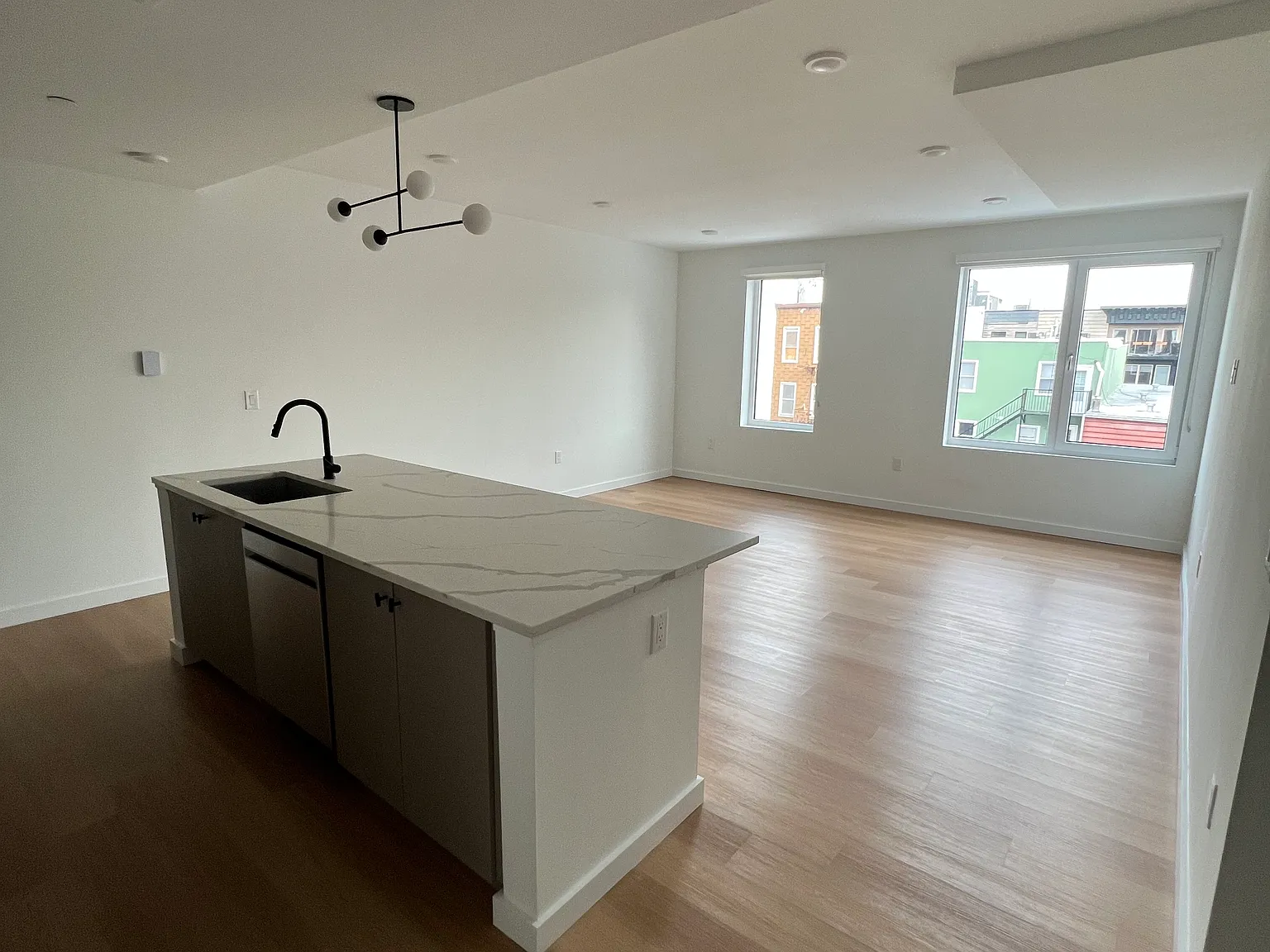 1 bed, 880 sqft, $3,950 — Photo 3