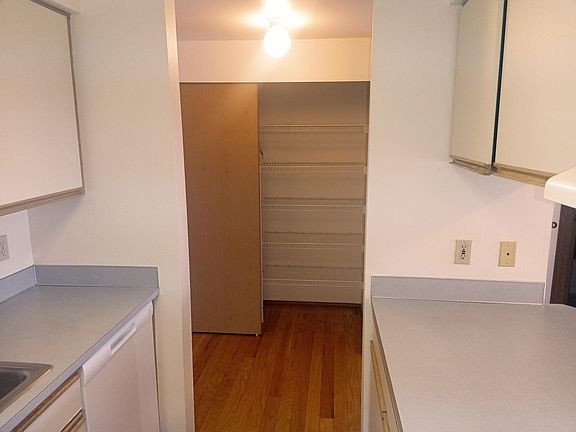 3rd image of 1616 Queen Anne Ave N APT 401