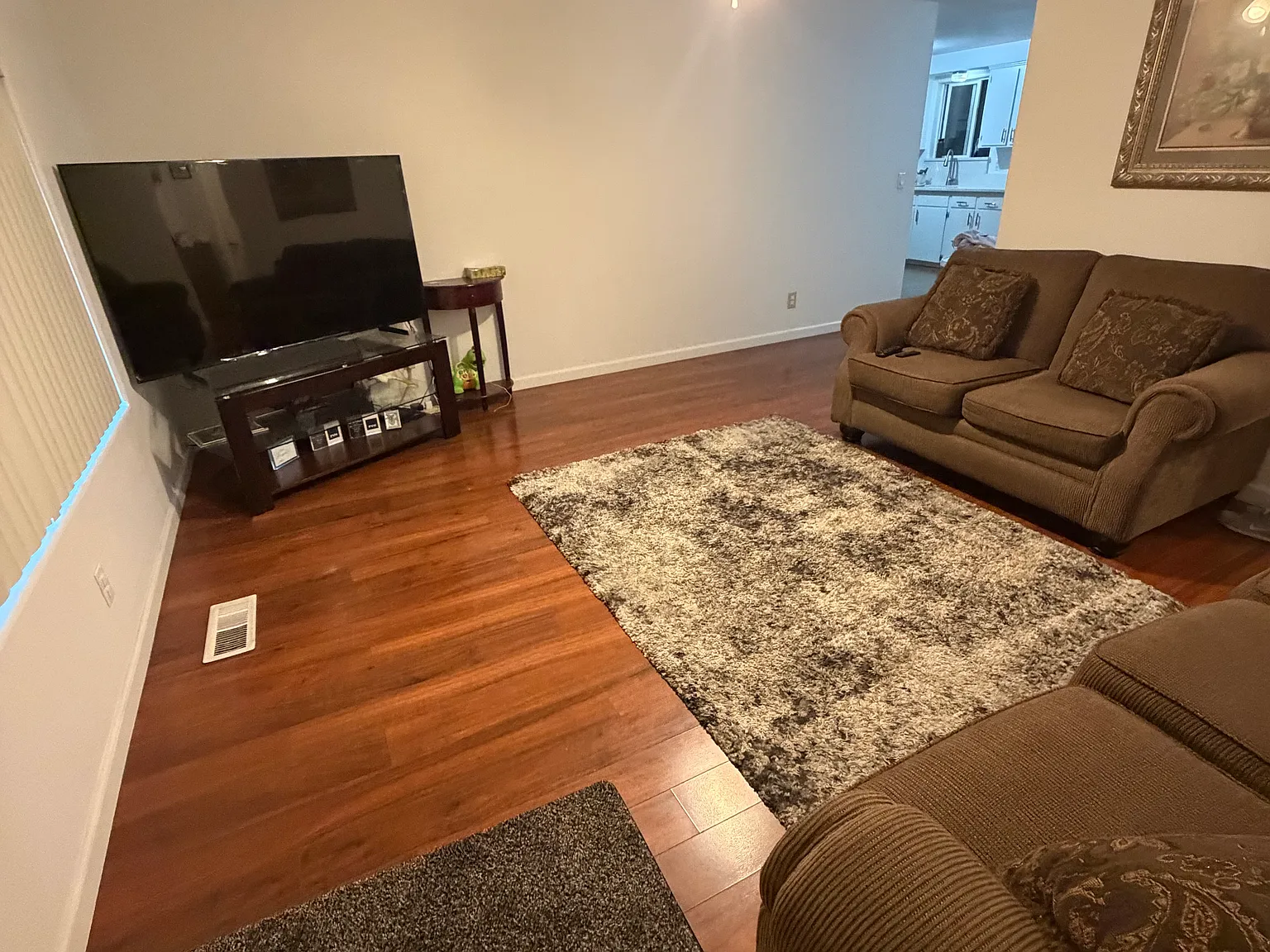 2 bed, 843 sqft, $1,900 — Photo 2