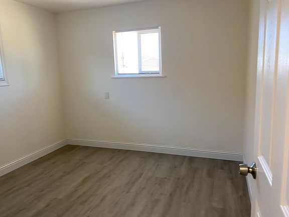 3rd image of 1528-1530 Orlando Way