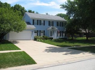 1454 Newton Ave, Batavia, IL 60510