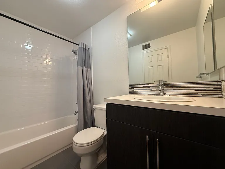 2727 Folsom St #303 — Photo 15