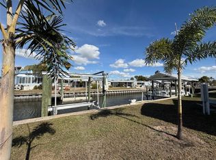 134 W Saint Annes Cir, Apollo Beach, FL 33572