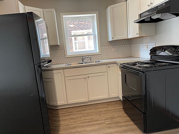 3rd image of 4332 W Park Lane Dr APT 2A