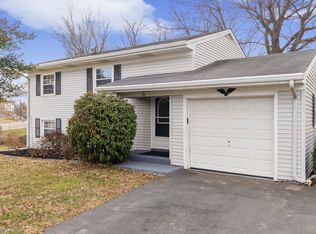 711 Navajo Dr, New Albany, IN 47150