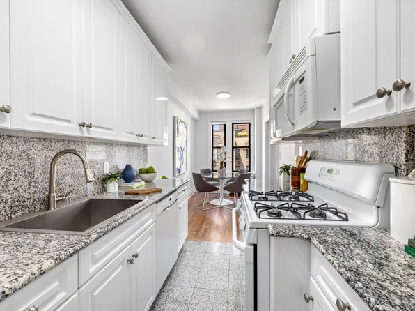 327 Central Park West image 6 of 12