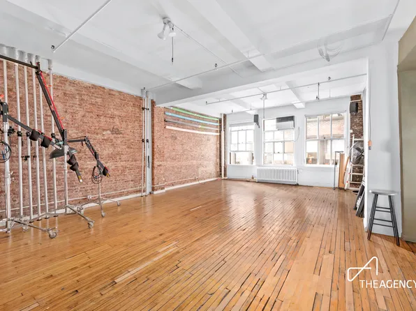 118 East 25th Street image 9 of 10