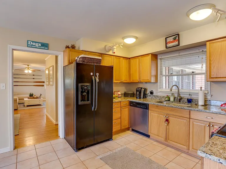 3501 Kingston Ct — Photo 4