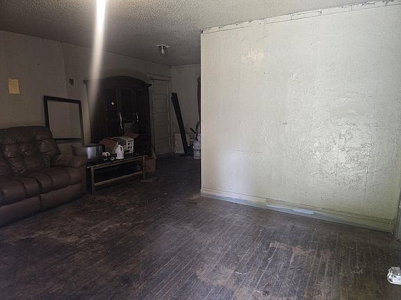 3rd image of 1303 Wesley St