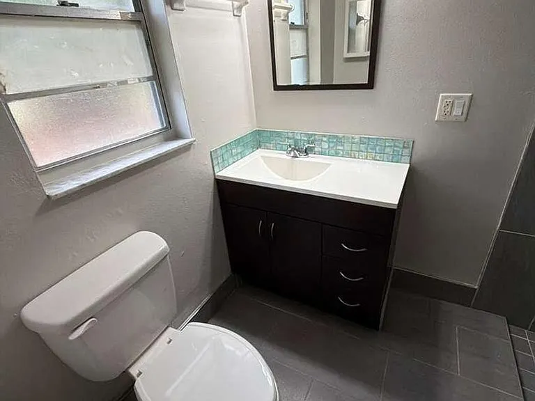 702 SE 47th St #2 — Photo 33