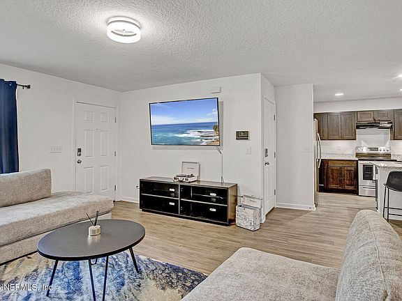 3rd image of 7802 COCOA Avenue