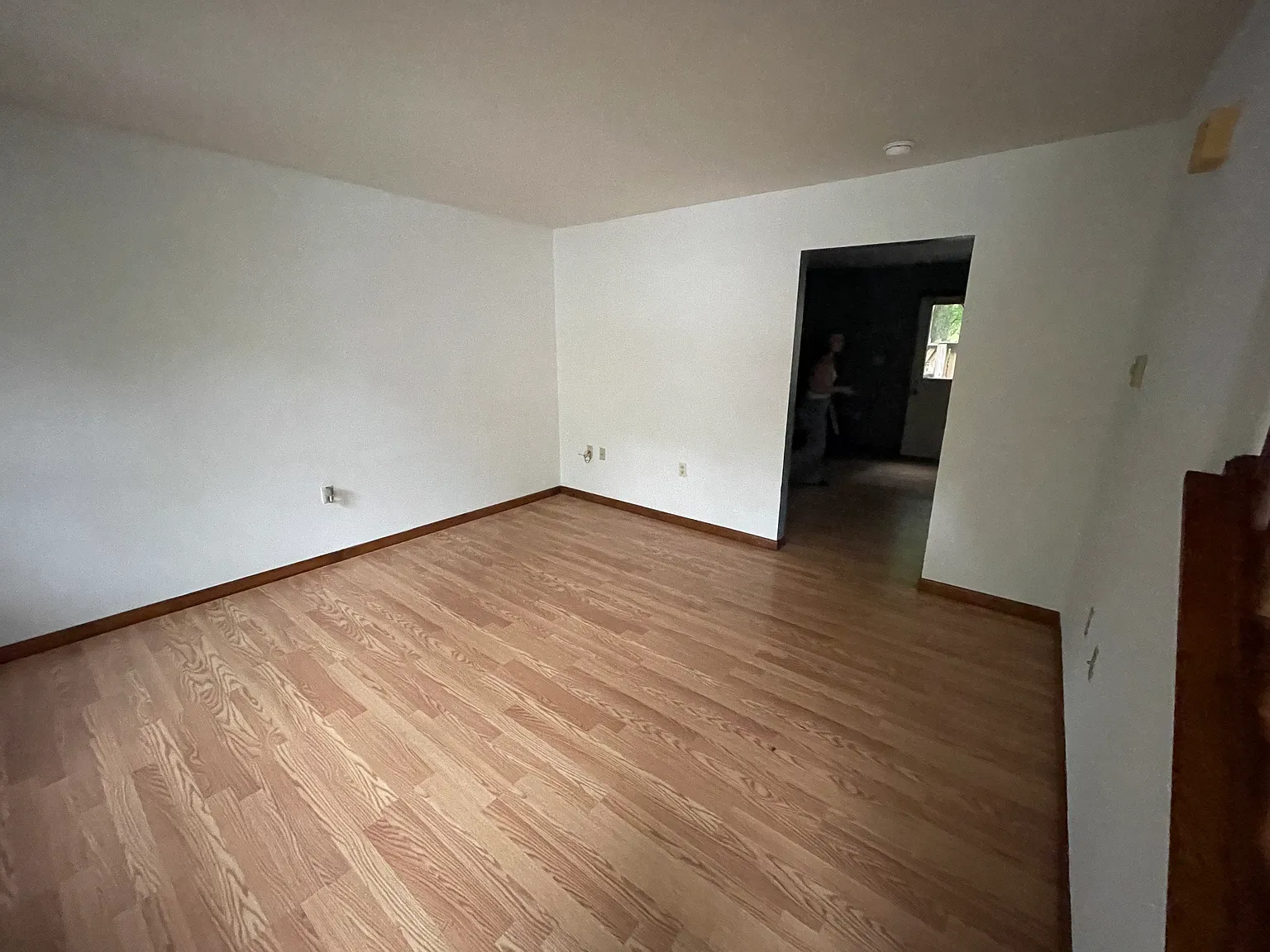 223 Oakwood Ave — Photo 4