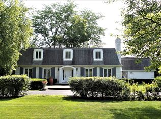 51 Wimbledon Rd, Lake Bluff, IL 60044