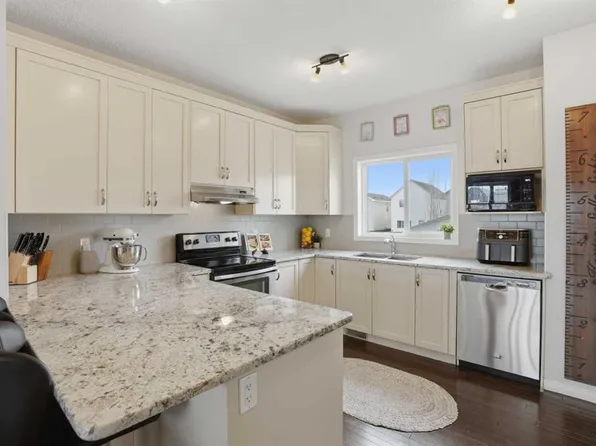 2116 N Reunion Sq NW, Airdrie, AB T4B 0Y9