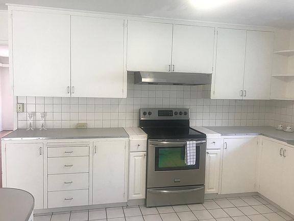 Large kitchen with plenty cabinets