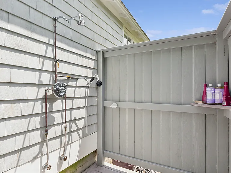 33 Bay Ave — Photo 19