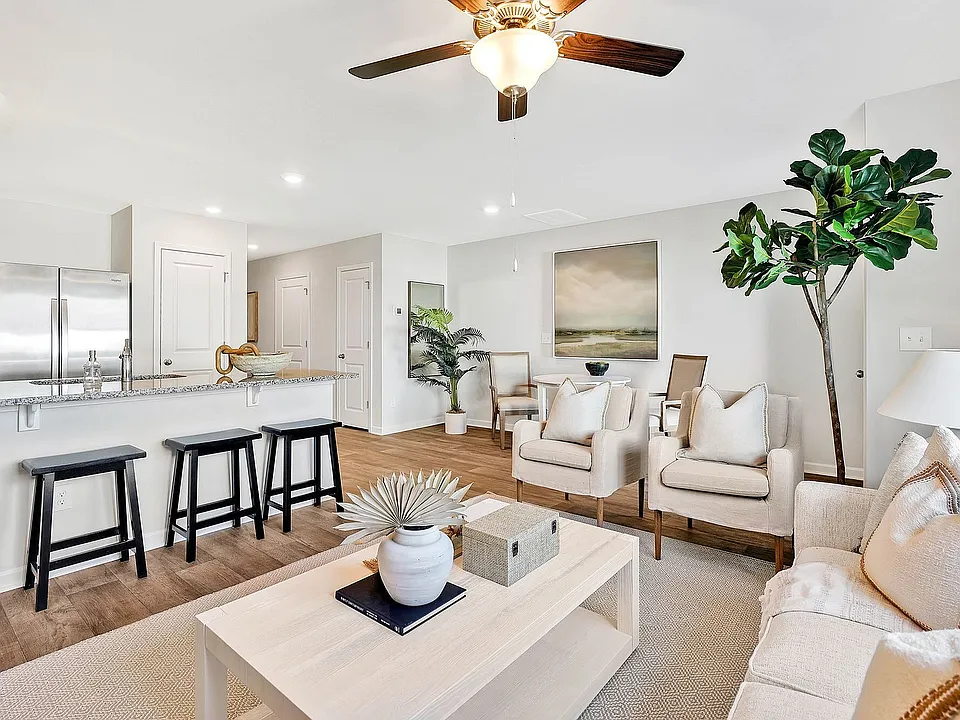Arboretum at Brunswick Village - Living Room