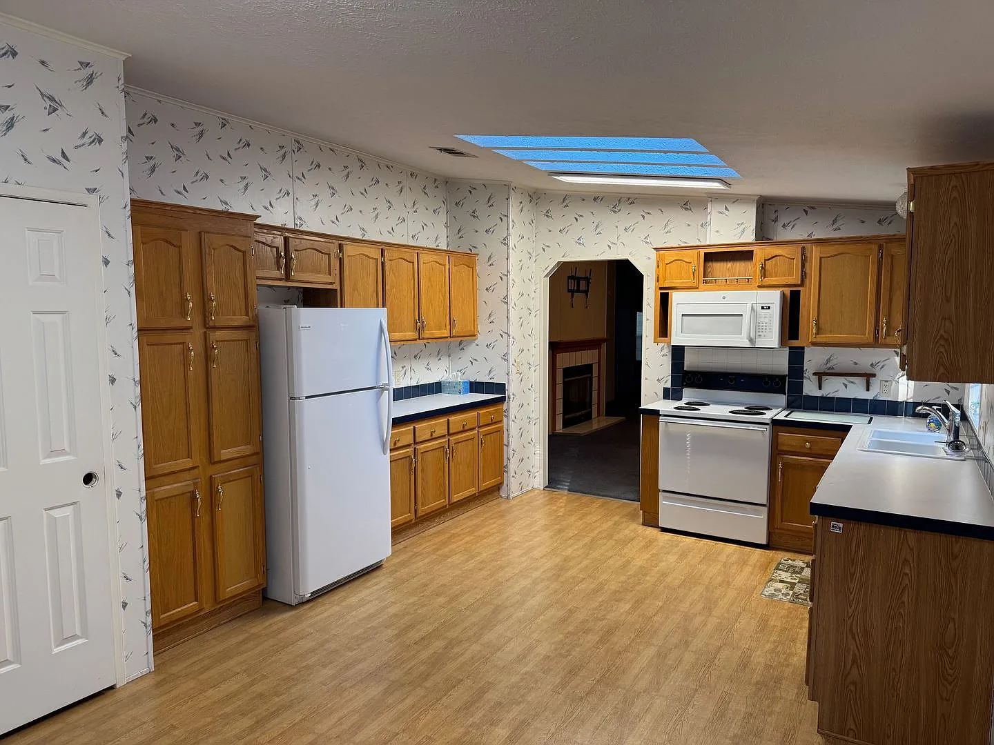 Double Wide Nestled on 5 Acres in Crawfordville — Photo 3