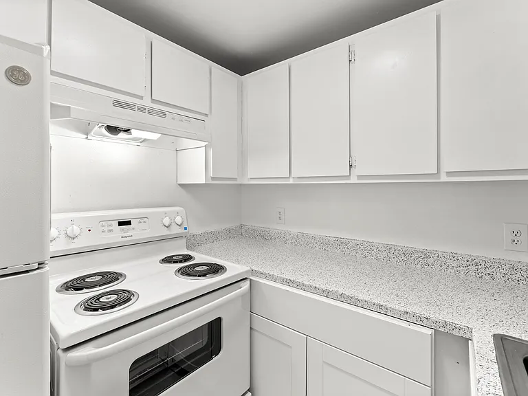 Mohawk Green Apartments — Photo 41