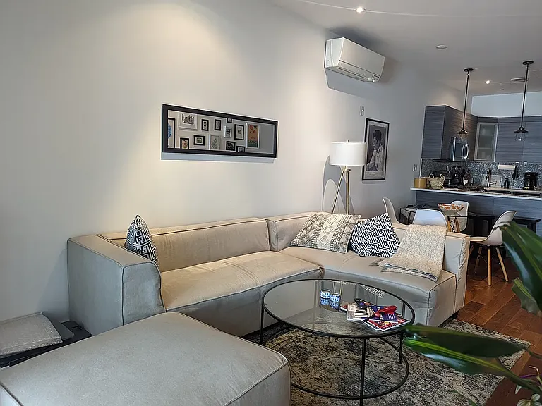 207 N 6th St #2L — Photo 3