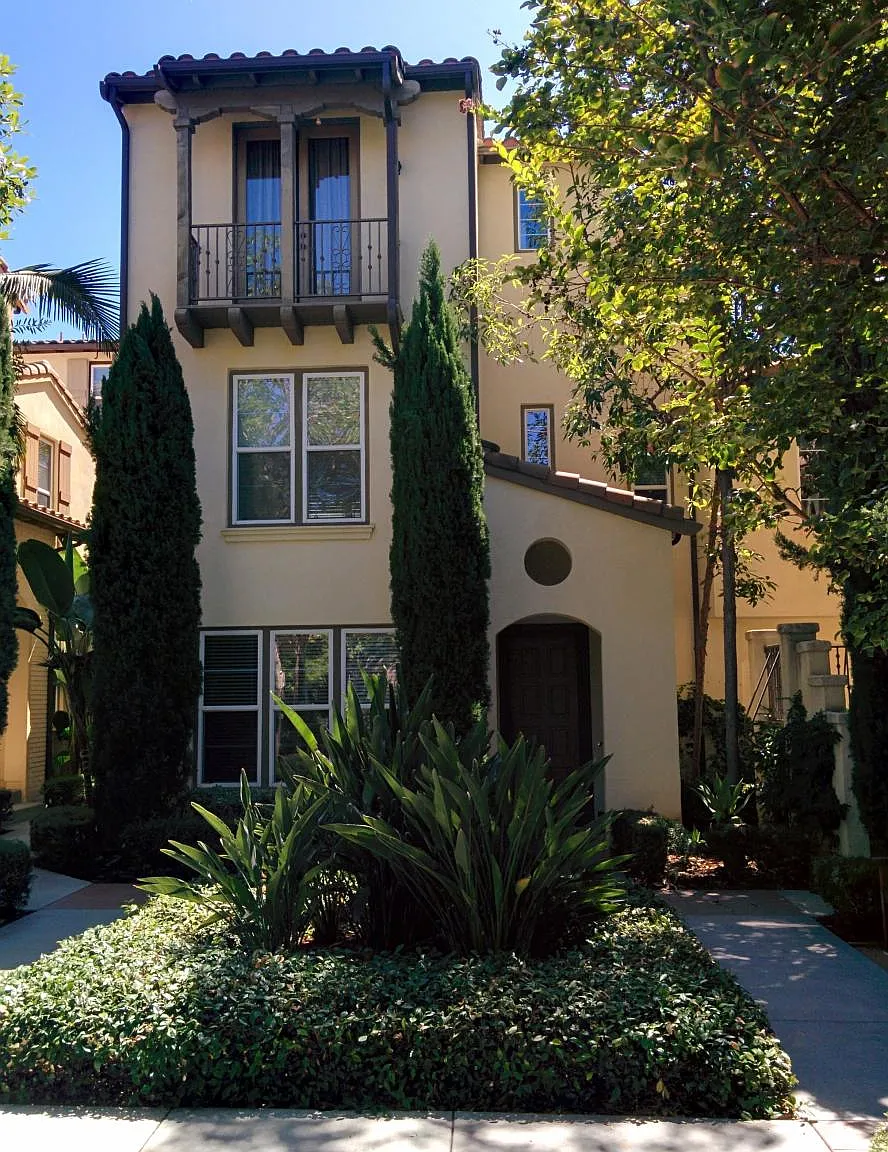 2 bed, 2.5 bath, 1800 sqft, $4,500 — Photo 1