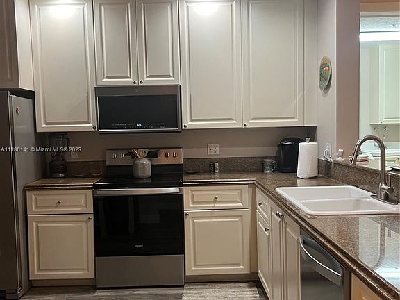 4th image of 37 Harbour Isle Dr E Unit 206
