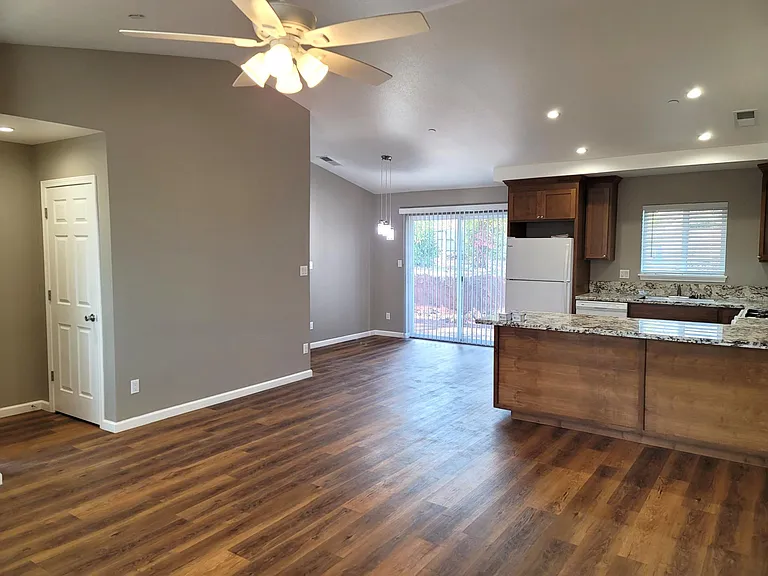 5503 Longview Dr #C — Photo 3