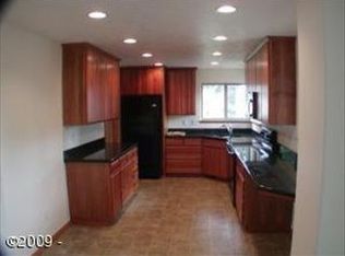 1054 SW 9th St, Lincoln City, OR 97367