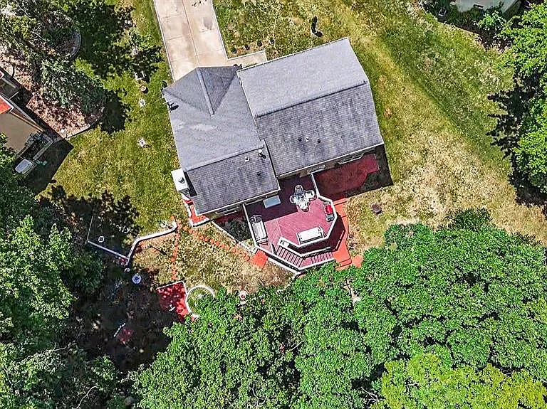 425 Thornridge Ct — Photo 34