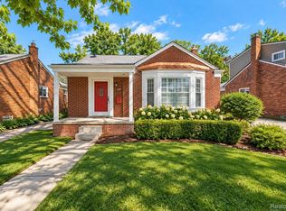 1581 Cheltenham Rd, Birmingham, MI 48009