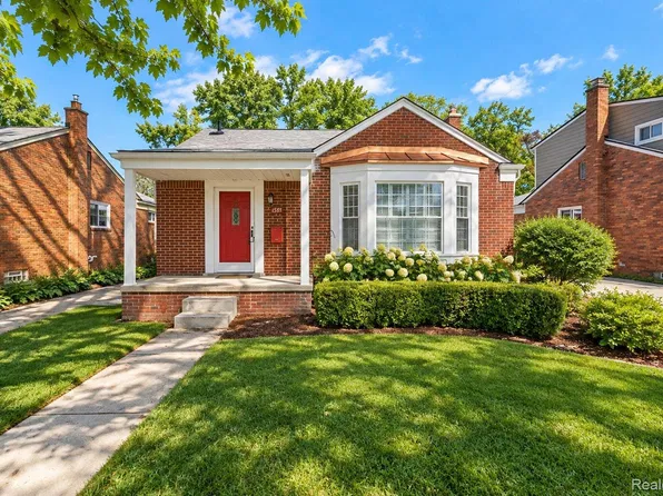 1581 Cheltenham Rd, Birmingham, MI 48009