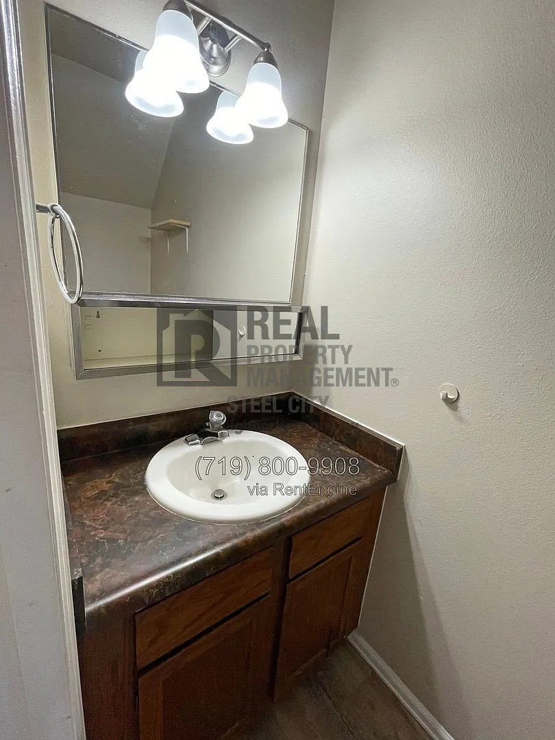 2 bed, 1.5 bath, 3808 sqft, $1,095 — Photo 4