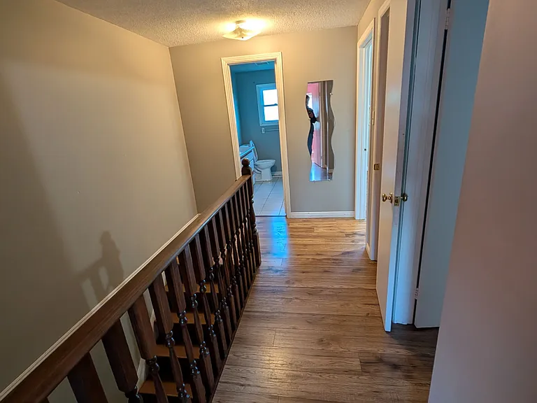 61 Ashley Cres — Photo 39