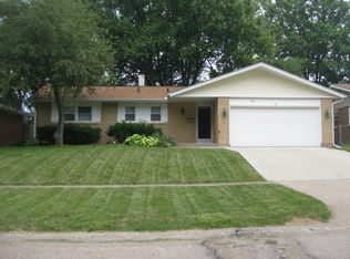 915 12th St, Silvis, IL 61282