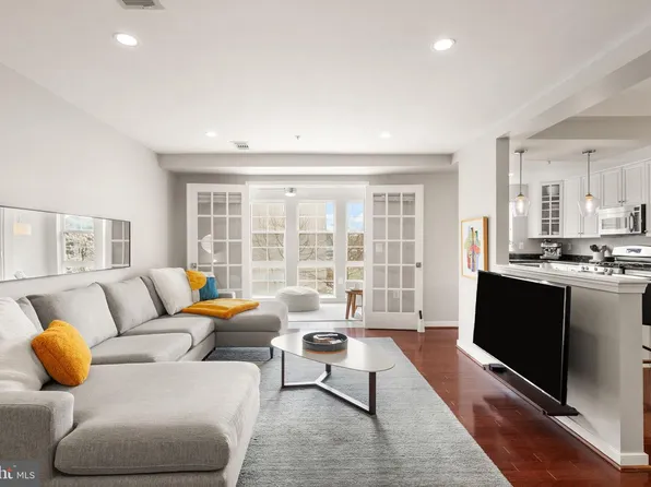 4065 S Four Mile Run Dr Unit 302, Arlington, VA 22204