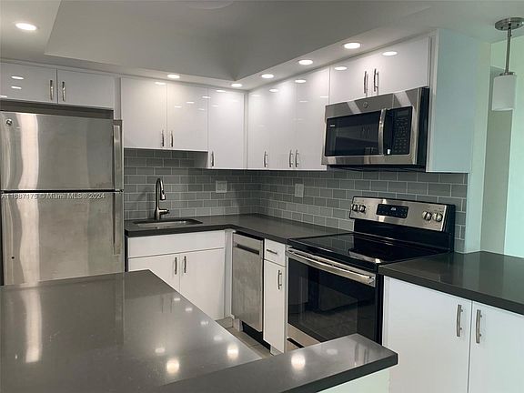 5th image of 2980 Point East Dr APT D114