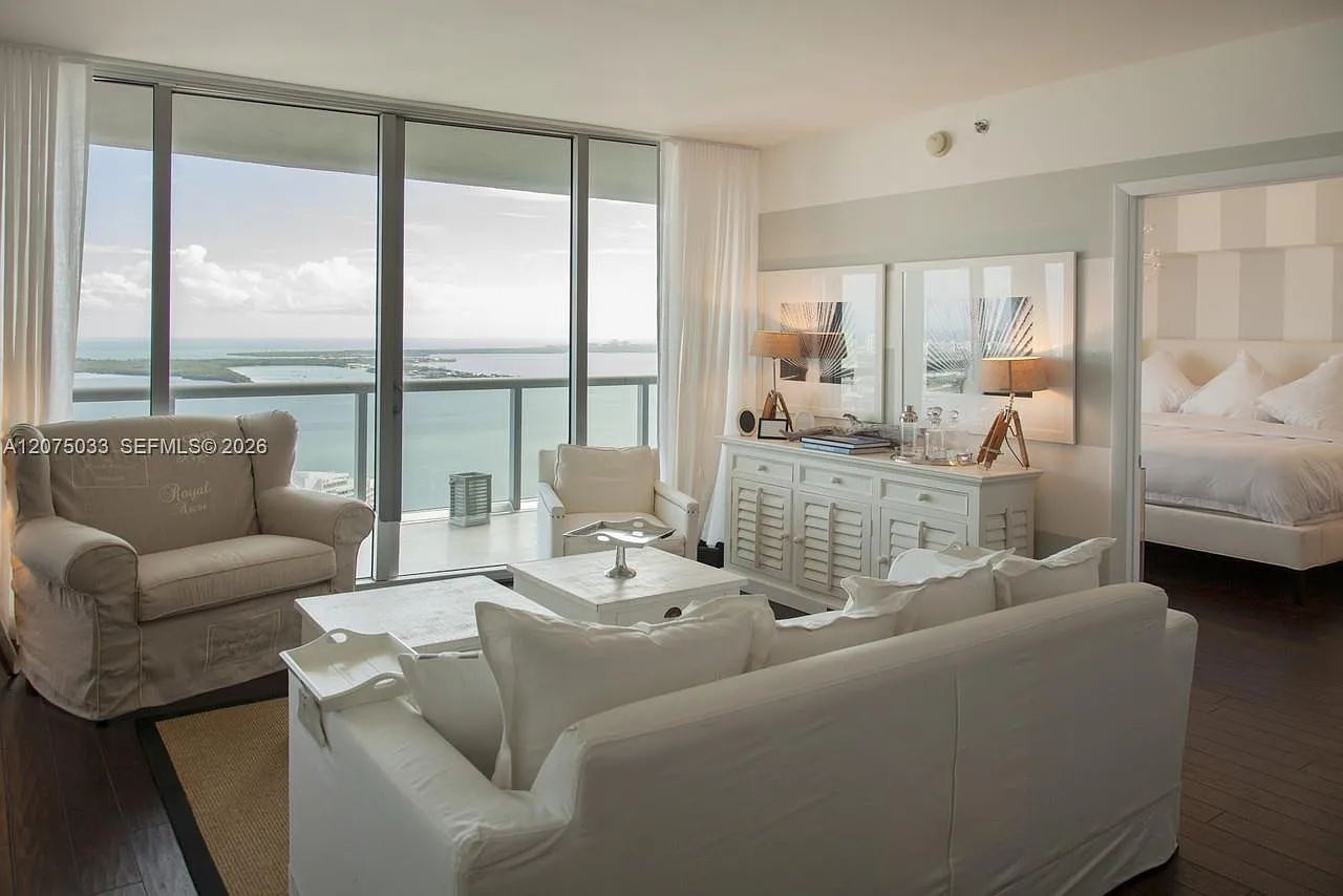 Iconbrickell Condo No 1 — Photo 2