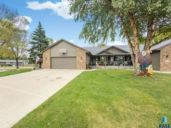 5000 S Baneberry Ave, Sioux Falls, SD 57106