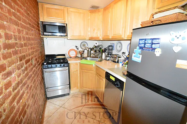 Rented by City Stop Realty | media 3