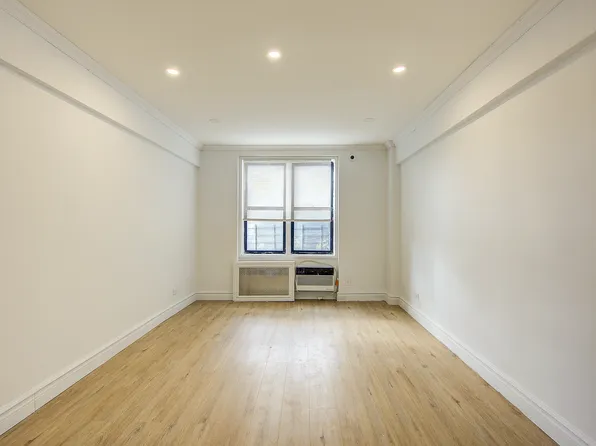 100-25 Queens Boulevard image 28 of 40