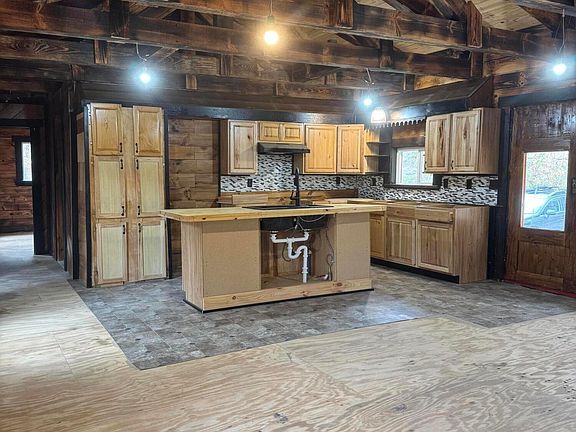 5th image of 713 Runyon Ln