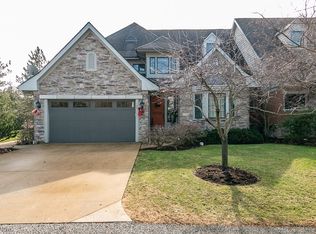 100 Eagle Point Dr, Lyndhurst, OH 44124