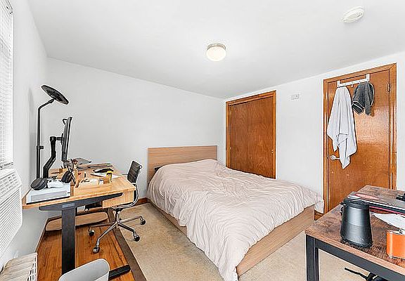 4th image of 140 W 76th St Penthouse F